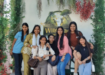 IVS students posing in front of the Wildvadi sign during the excursion
